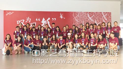 武汉大学新闻与传播学院2017年优秀大学生暑期夏令营圆满落幕.jpg