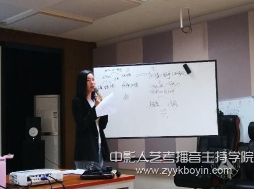 中传音乐与录音艺术学院举办流行歌曲演唱技与艺专场讲座.jpg