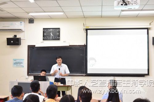 陈文申书记与同学们进行了亲切的交流.jpg